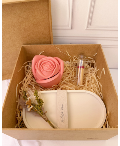 kit Vela Aromática e Bandeja Artesanal – Pote Floral Rosa