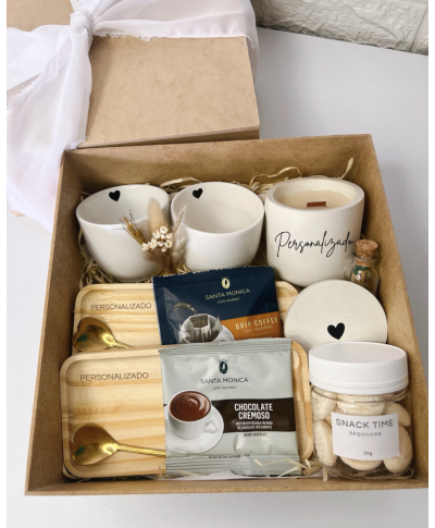 Kit Presente Casal Xícaras com Pires e Vela Personalizados
